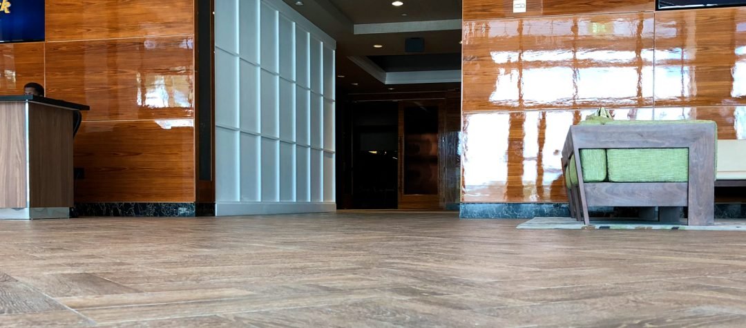 Com-Proj-HR-Lobby-000-